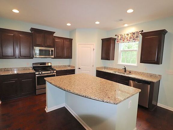 4th image of 124 Elliott Creek Ln