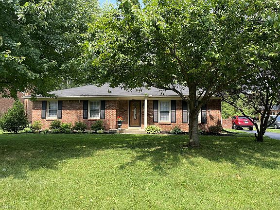 Immaculate 3 Bed/2Bath ranch located in the City of Barbourm