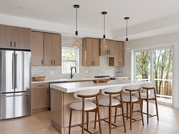 5th image of 60 Franklin St Unit 3