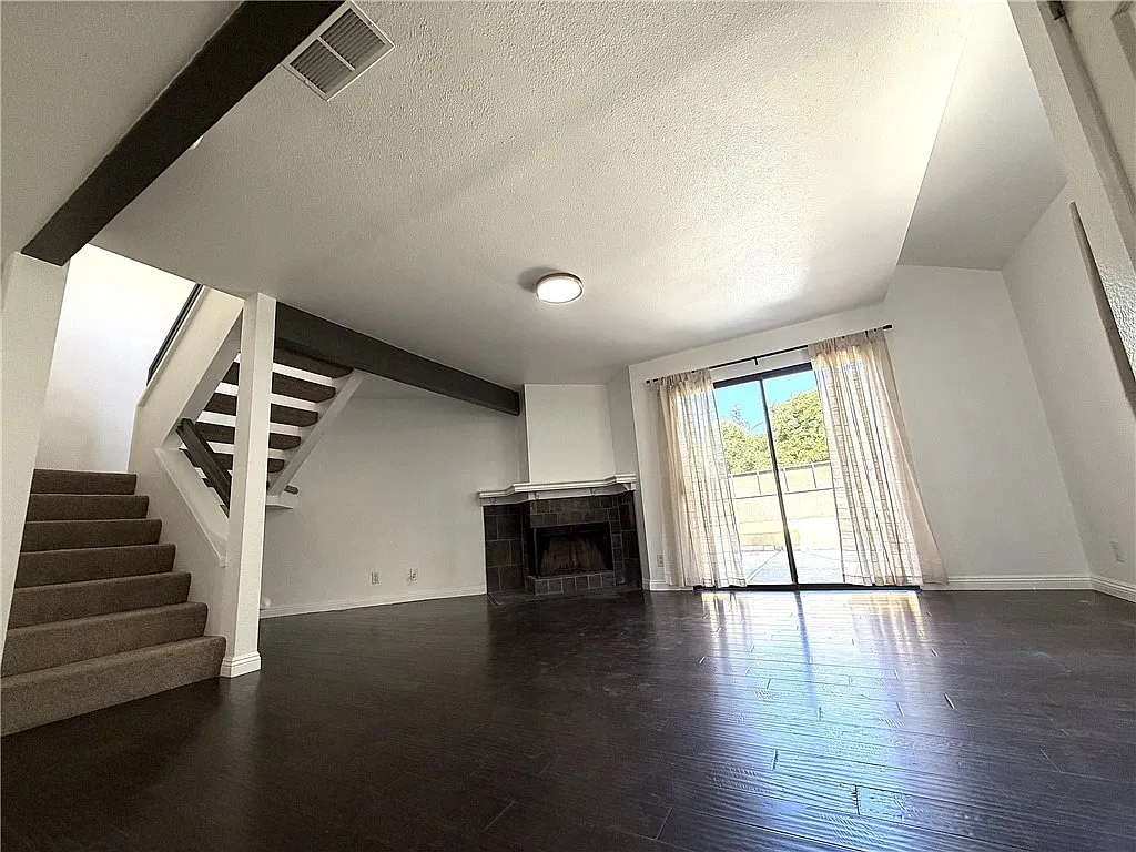 2 bed, 1243 sqft, $2,900 — Photo 3