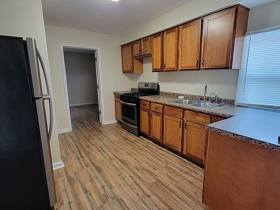 3rd image of 504 Park Ave #1/2