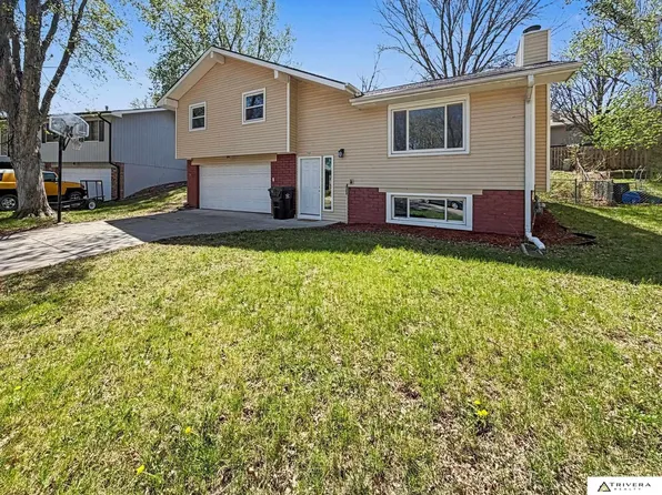 749 W Leon Dr, Lincoln, NE 68521