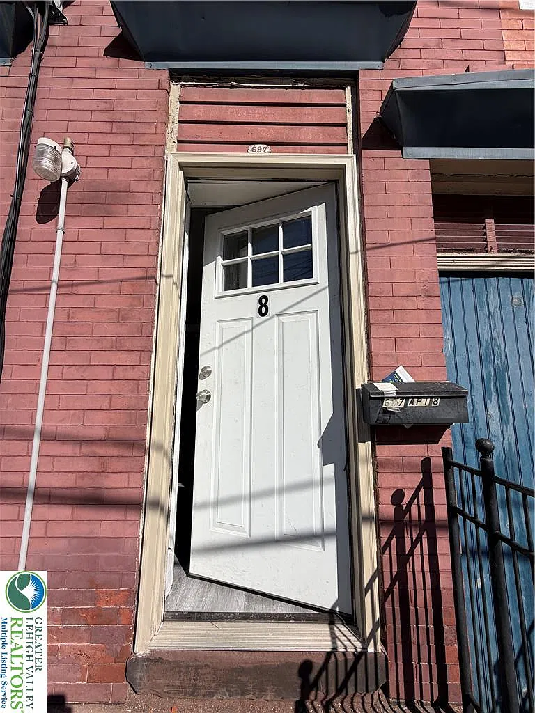1 bed, 1.0 bath, 1100 sqft, $1,495 — Photo 1