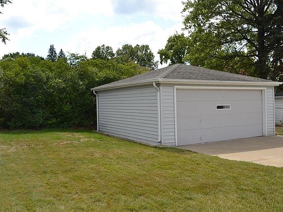 3rd image of 2909 Wales Ave