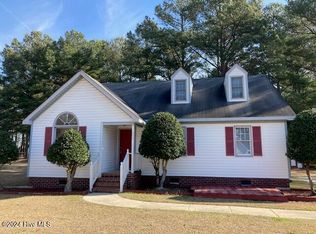 696 Fox Chase Ln, Winterville, NC 28590