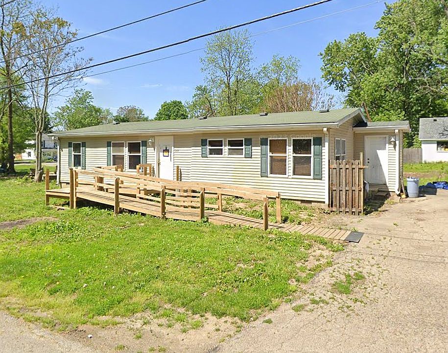 2nd image of 209 Crawford St