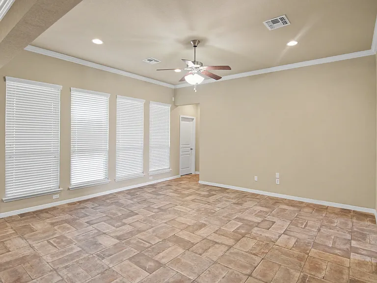 410 Stonehouse Ln — Photo 11