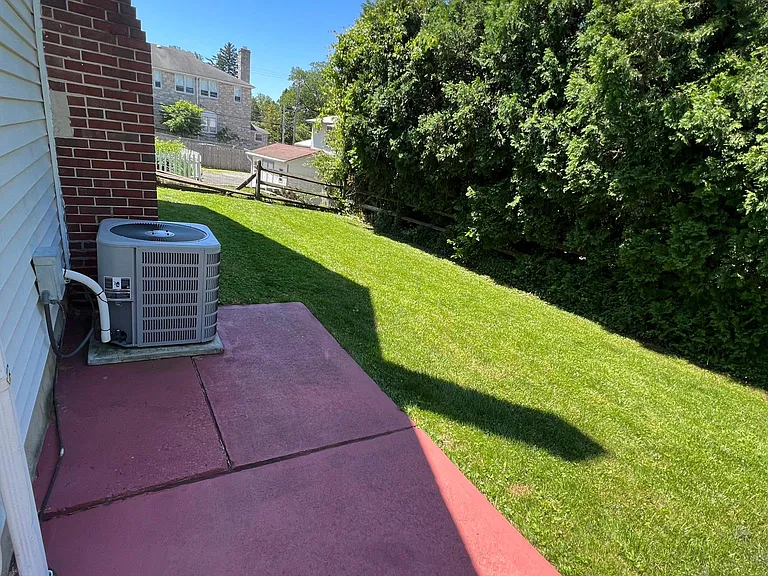 112 Meredith St — Photo 8