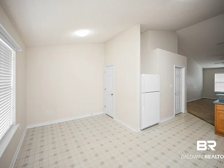 13097 Concord Dr E — Photo 10