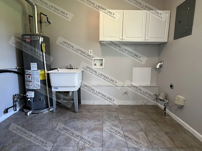 15689 Kerstyn St — Photo 4
