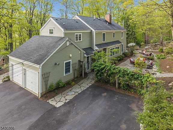5th image of 612 Woodglen Rd