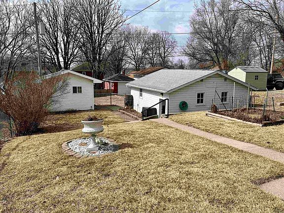 4th image of 3409 Virginia St