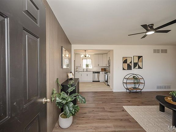 3rd image of 1829 Main Dr