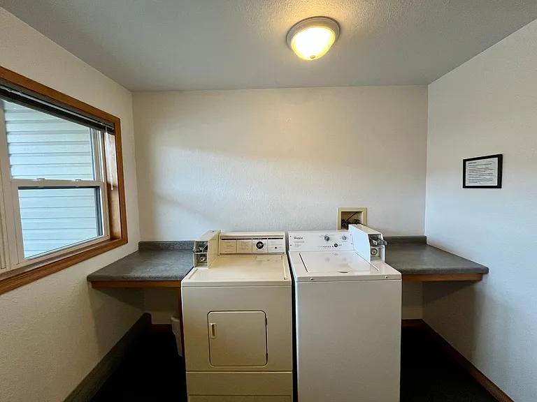1216 N Point Dr — Photo 14