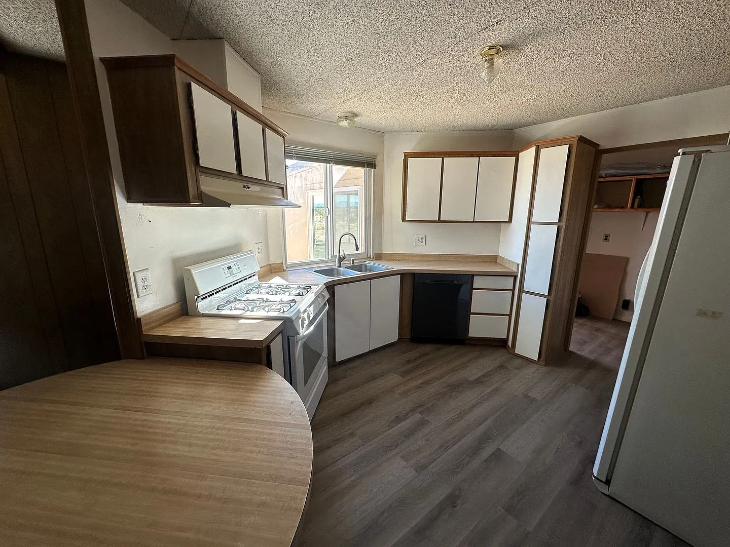 Gorgeous Mobile Home with a Big Backyard — Photo 4