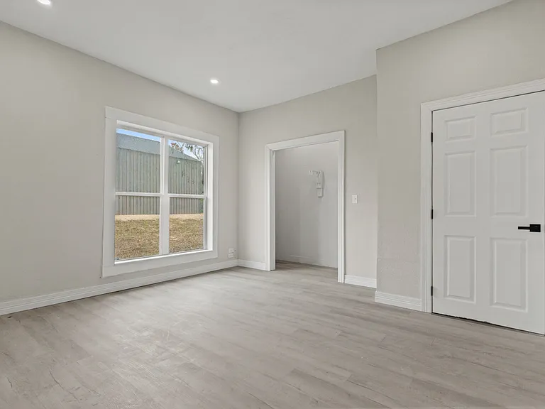 760 E Johnson St — Photo 14