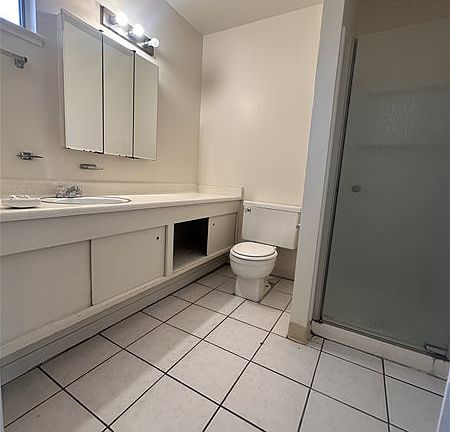 4th image of 600 Alamo Dr #4