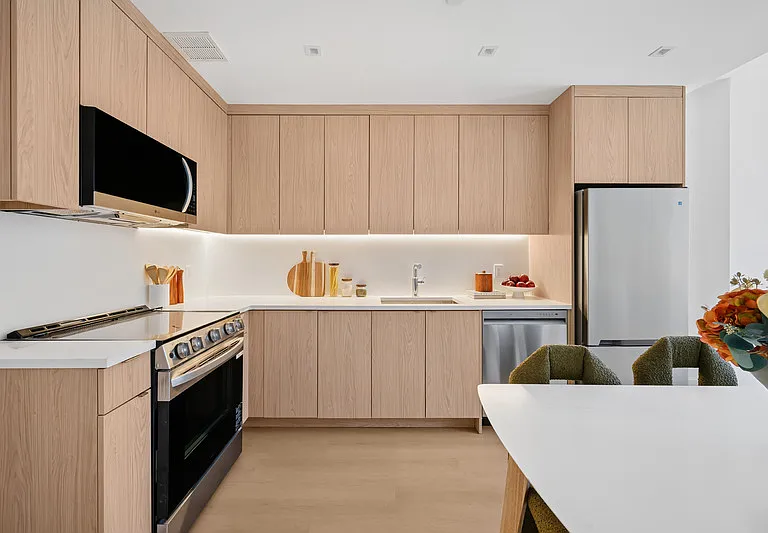 645 Park Pl #8D — Photo 6