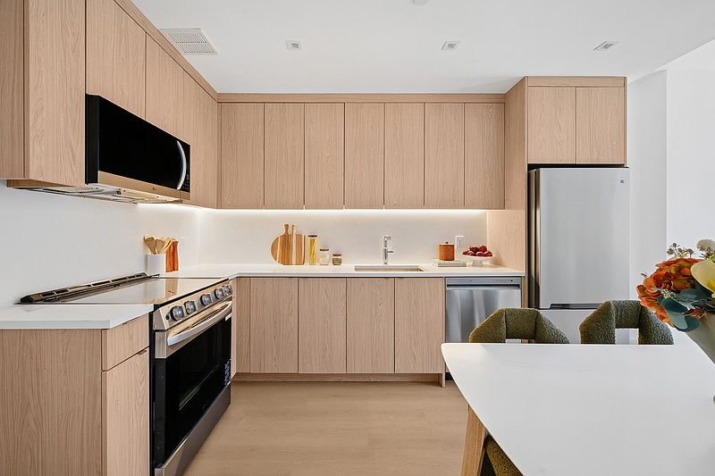 1st image of 645 Park Pl #2I
