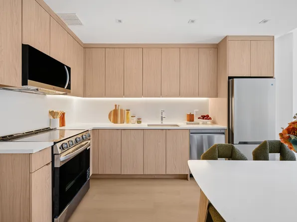 645 Park Place image 1 of 13