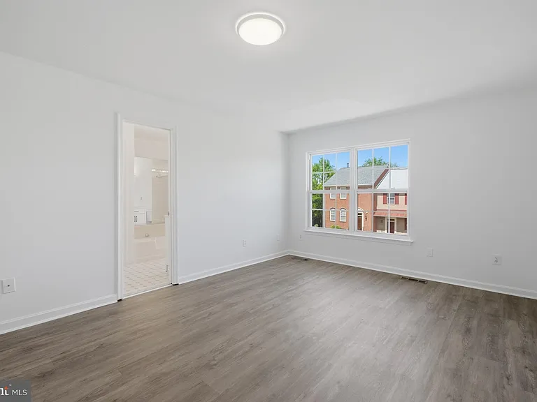 46601 Carriage Ct — Photo 29
