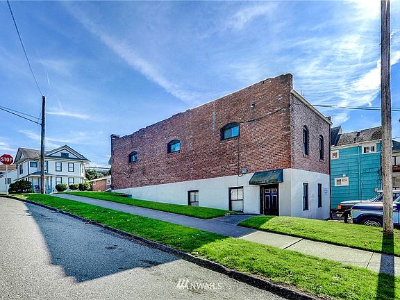3rd image of 2602 Grand Avenue