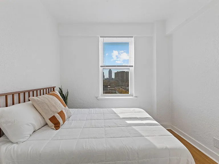 St. Regis Apartments — Photo 40