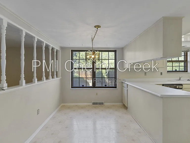 207 S Ursula St — Photo 12