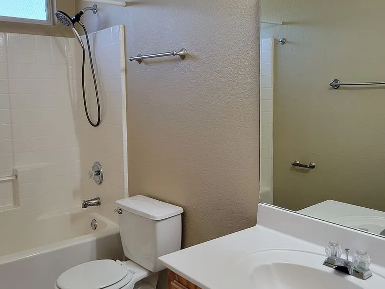 2611 Echo Dr — Photo 16