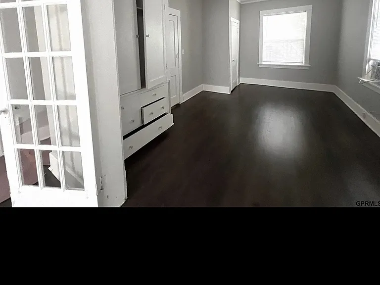 913 Forest Ave — Photo 3