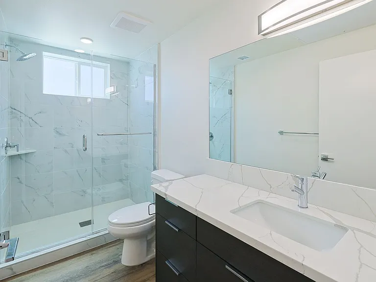 1189 W 37th Pl — Photo 10