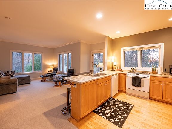 5th image of 147 Moonlight Ridge Road #102