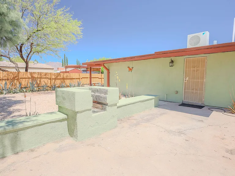 1421 N. Louis Ave — Photo 3