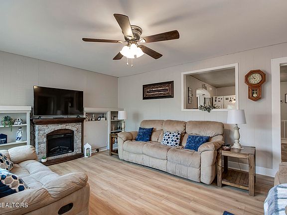 4th image of 707 Vine Ave