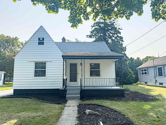 3rd image of 707 Burns St