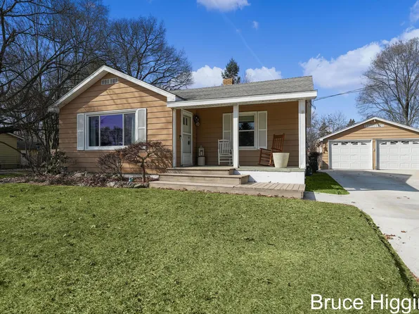 3843 Vineyard Ave NE, Grand Rapids, MI 49525