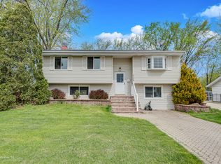 1500 W Weathersfield Way, Schaumburg, IL 60193