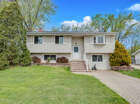 1500 W Weathersfield Way, Schaumburg, IL 60193