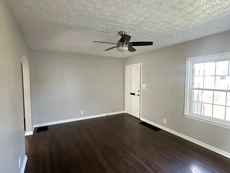 387 E Royal Forest Blvd — Photo 23