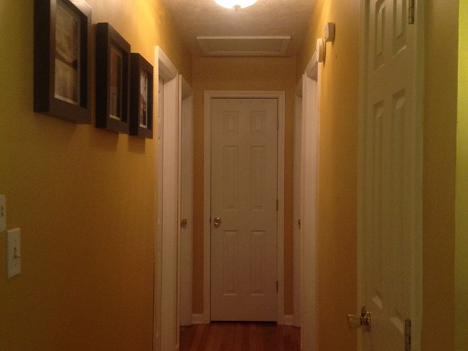 1st image of 905 Valley View Dr