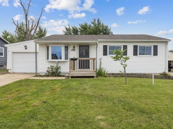 4701 Midway Dr NW, Cedar Rapids, IA 52405