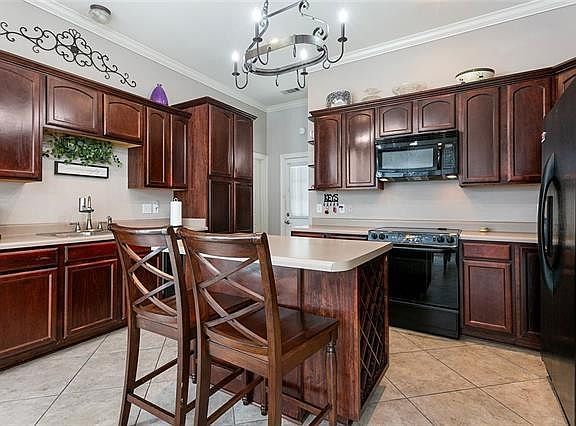 4th image of 1100 Forest Ridge Loop
