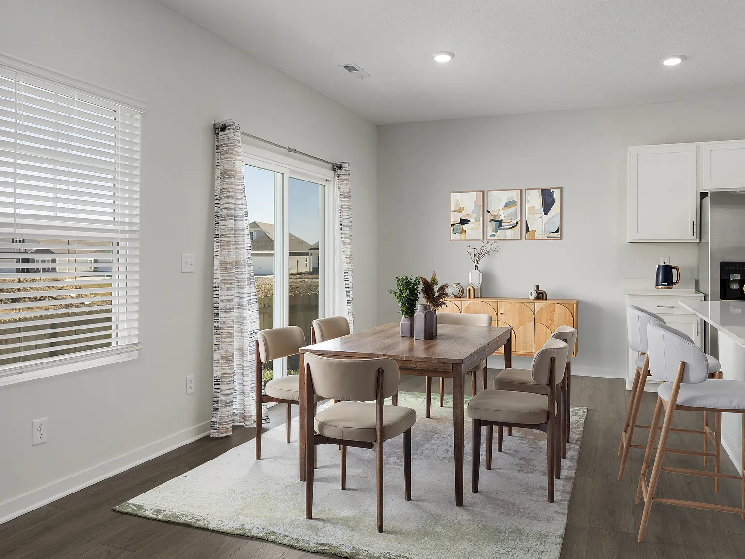 3 bed, 1500 sqft, $2,595 — Photo 3