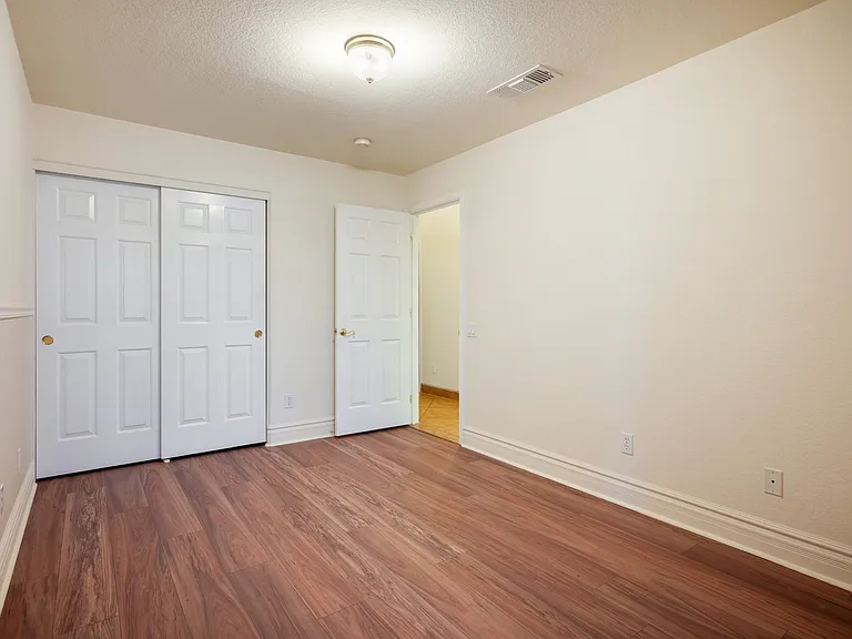 680 S Lucinda Dr — Photo 16