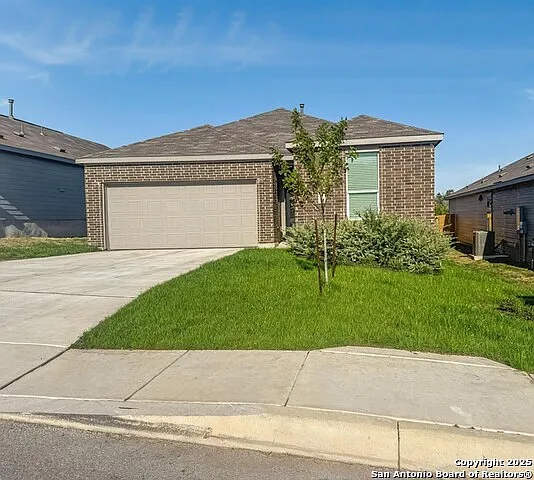 3 bed, 2.0 bath, 1633 sqft, $1,950 — Photo 1