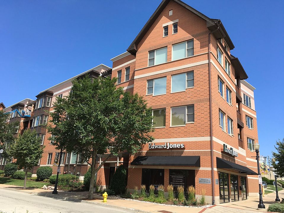 1st image of 930 Curtiss St Unit 109