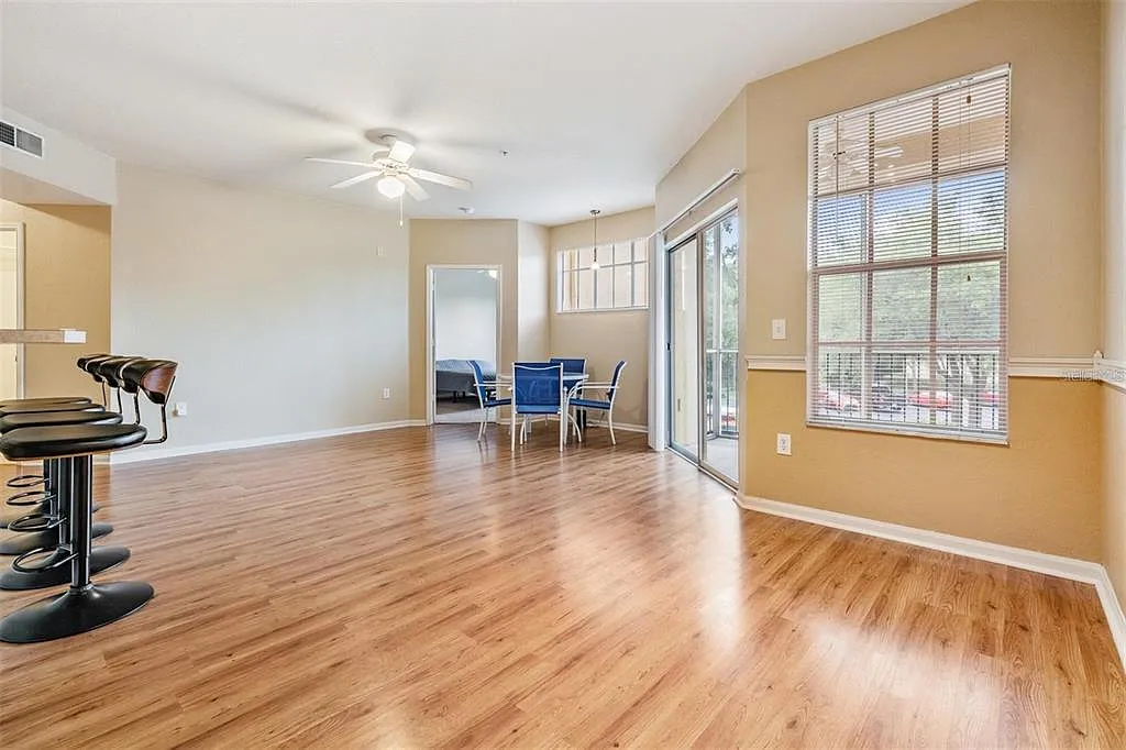 2 bed, 2.0 bath, 1089 sqft, $1,950 — Photo 2