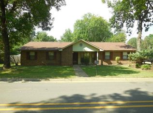 702 Hickory Hollow Ln, Russellville, AR 72801