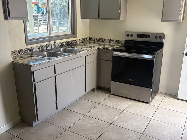 447 W Seagoe Ave #A — Photo 12