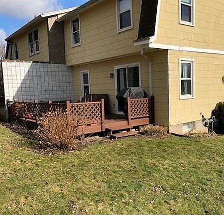 3rd image of 242 Willow Pond Way